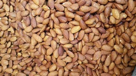 تصویر 3 از بادام درختی شاهرودی مغز تازه و خوش طعم مناسب مصرف روزانه